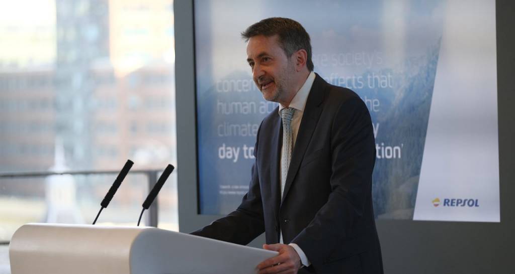 Josu Jon Imaz speaking at a white lectern