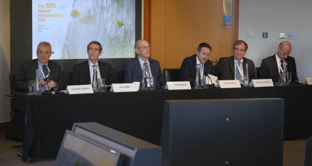 Six speakers, including Josu Jon Imaz and Mariano Marzo, sitting at a table in front of a Repsol Sustainability Day presentation