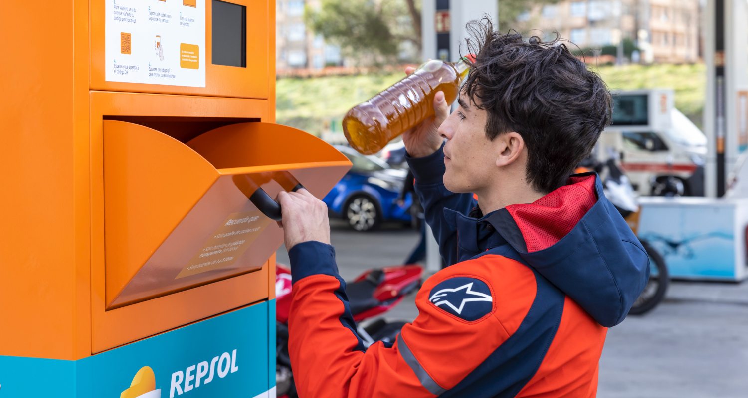 Marc Márquez recycling a bottle of used cooking oil