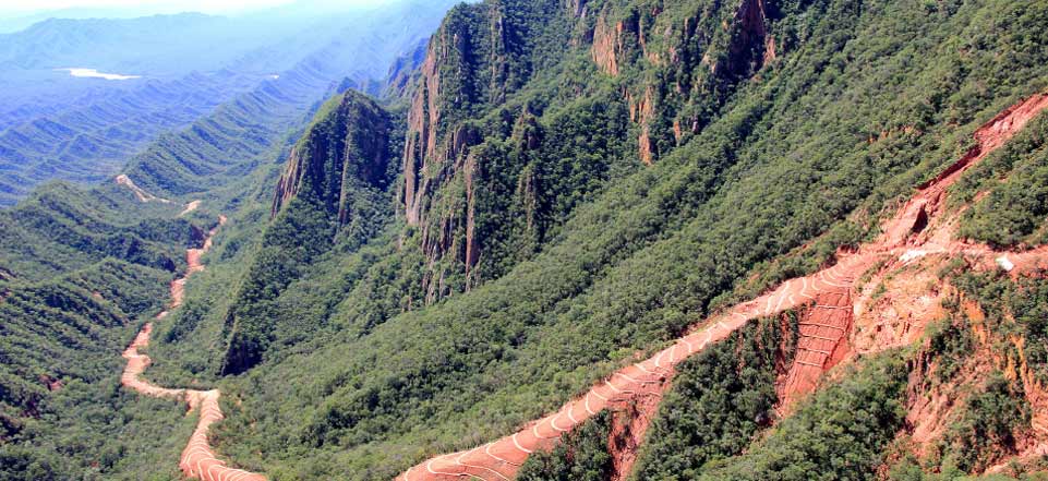 Vista de un terreno montañoso. Proyecto Caipipendi.